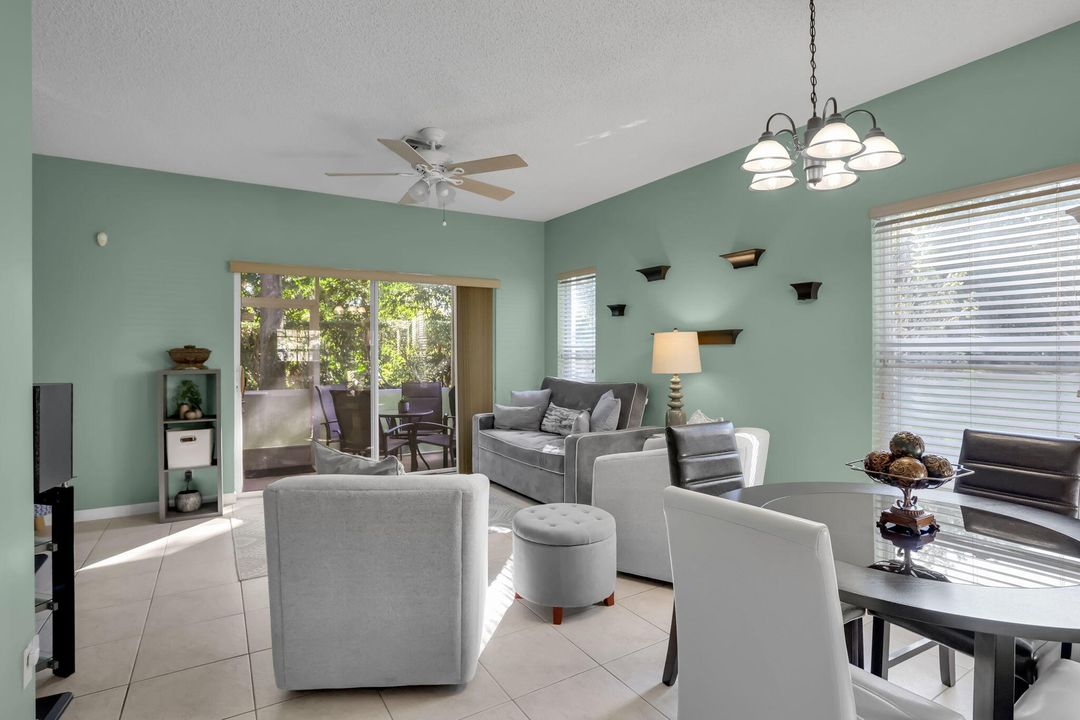 Active With Contract: $305,000 (2 beds, 2 baths, 1104 Square Feet)