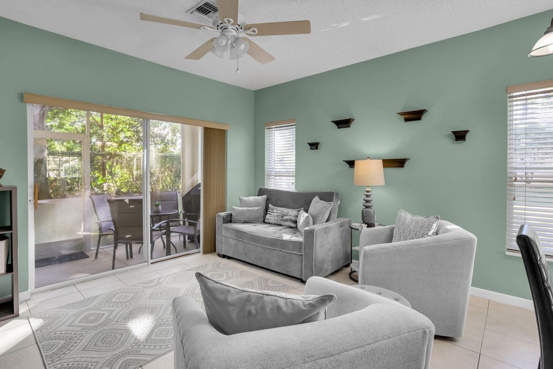 Active With Contract: $305,000 (2 beds, 2 baths, 1104 Square Feet)