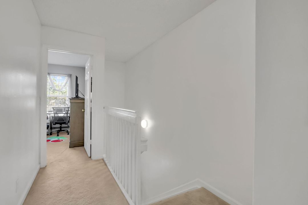 Active With Contract: $305,000 (2 beds, 2 baths, 1104 Square Feet)