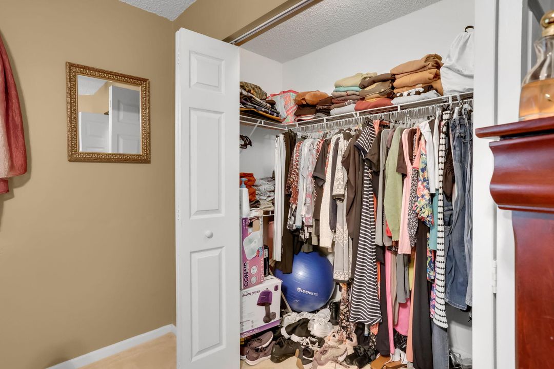 Active With Contract: $305,000 (2 beds, 2 baths, 1104 Square Feet)