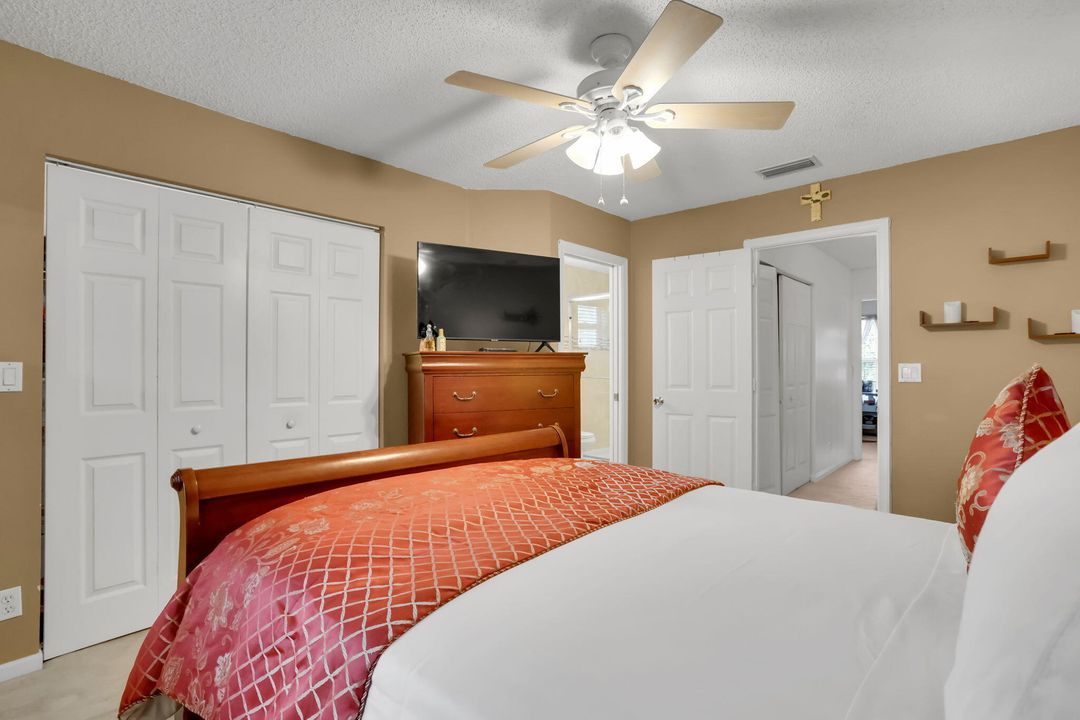 Active With Contract: $305,000 (2 beds, 2 baths, 1104 Square Feet)