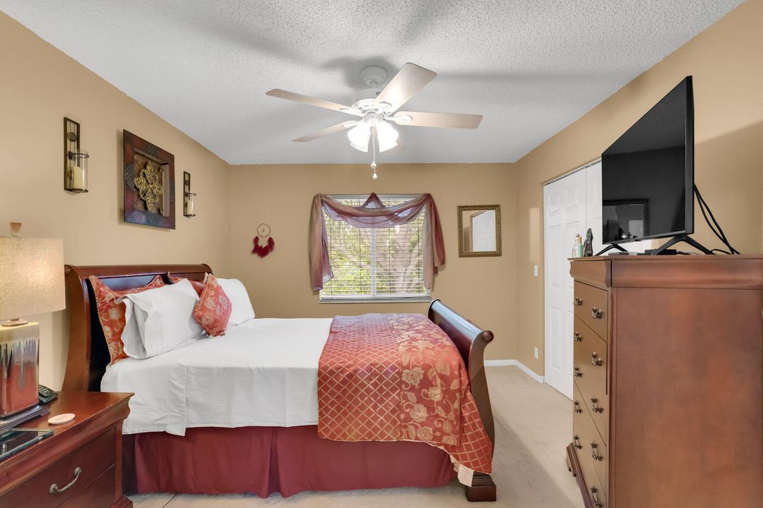 Active With Contract: $305,000 (2 beds, 2 baths, 1104 Square Feet)