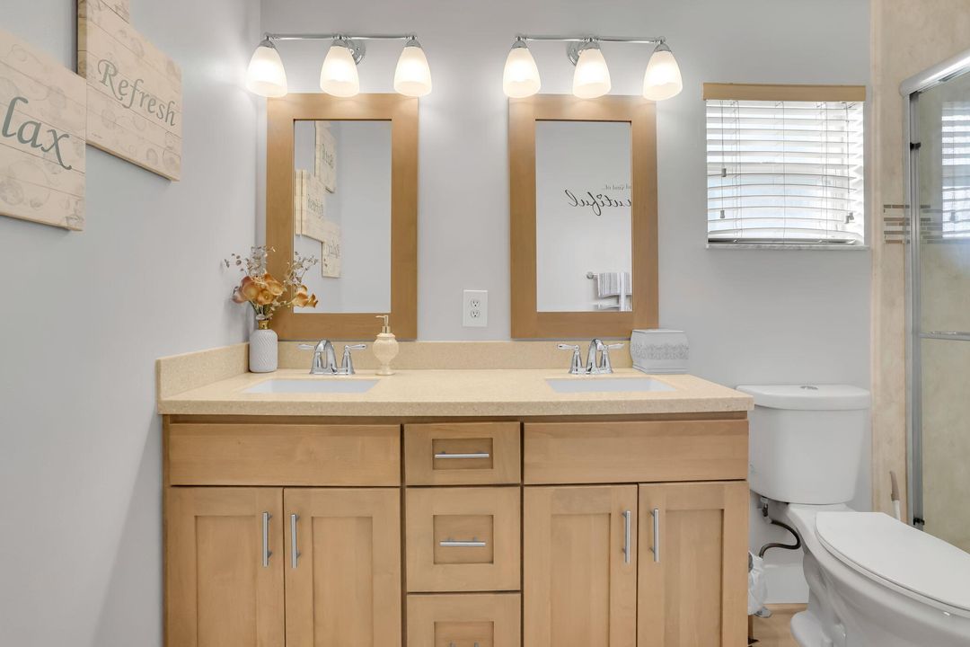 Active With Contract: $305,000 (2 beds, 2 baths, 1104 Square Feet)