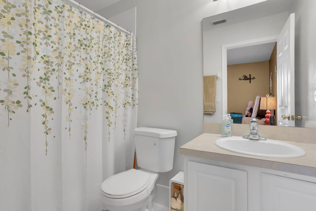 Active With Contract: $305,000 (2 beds, 2 baths, 1104 Square Feet)