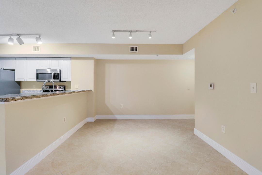 待售: $365,000 (2 贝兹, 2 浴室, 991 平方英尺)