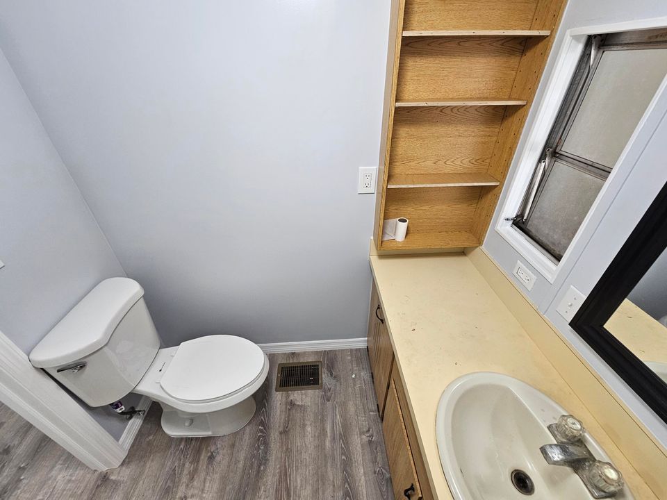For Sale: $165,000 (2 beds, 2 baths, 768 Square Feet)