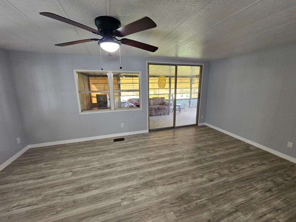 For Sale: $165,000 (2 beds, 2 baths, 768 Square Feet)