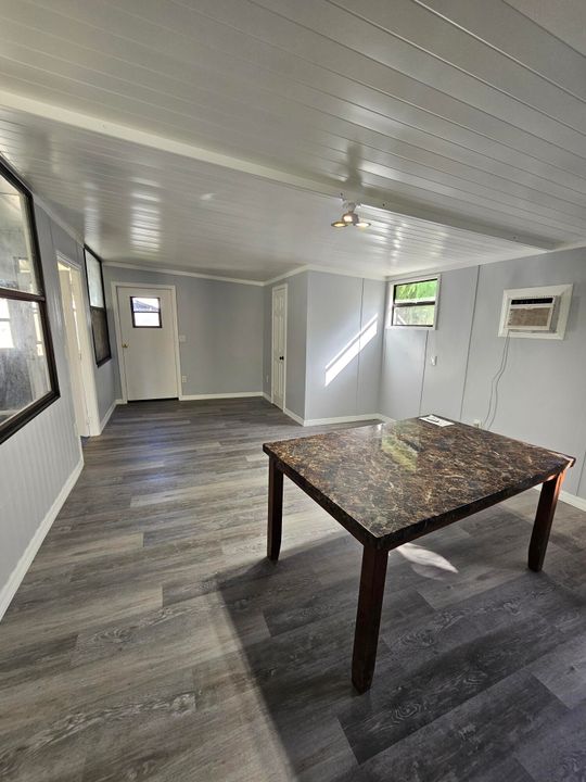 For Sale: $165,000 (2 beds, 2 baths, 768 Square Feet)