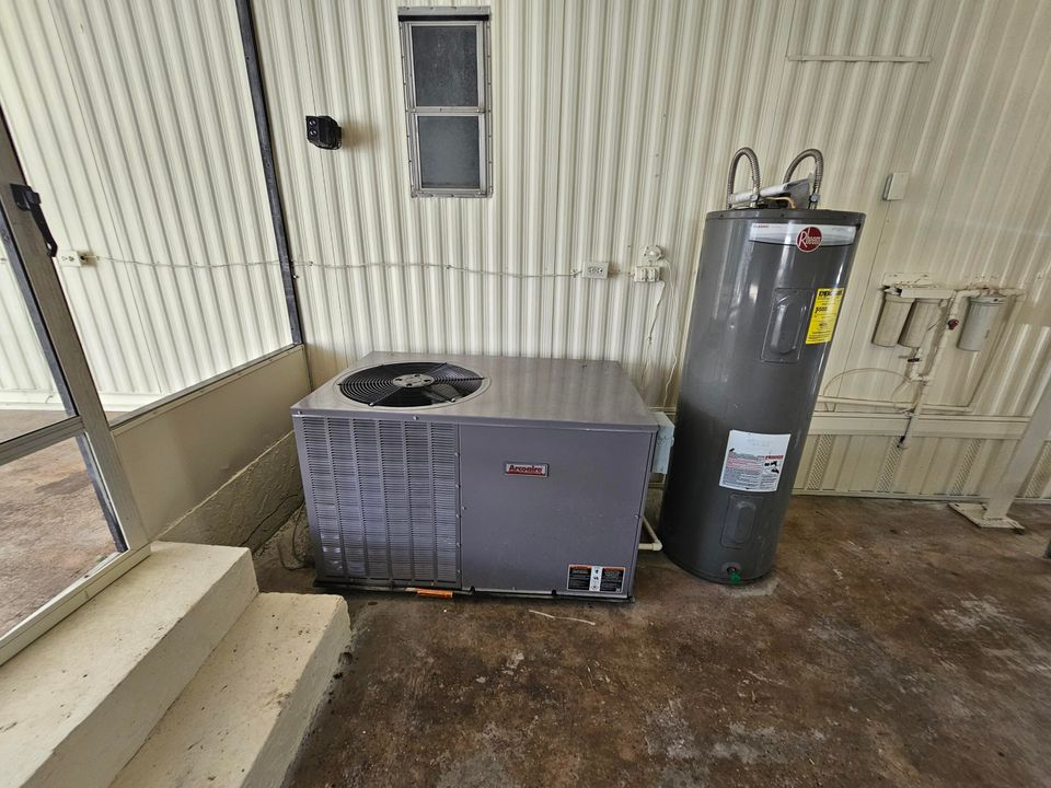 For Sale: $165,000 (2 beds, 2 baths, 768 Square Feet)