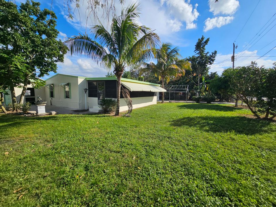 For Sale: $165,000 (2 beds, 2 baths, 768 Square Feet)