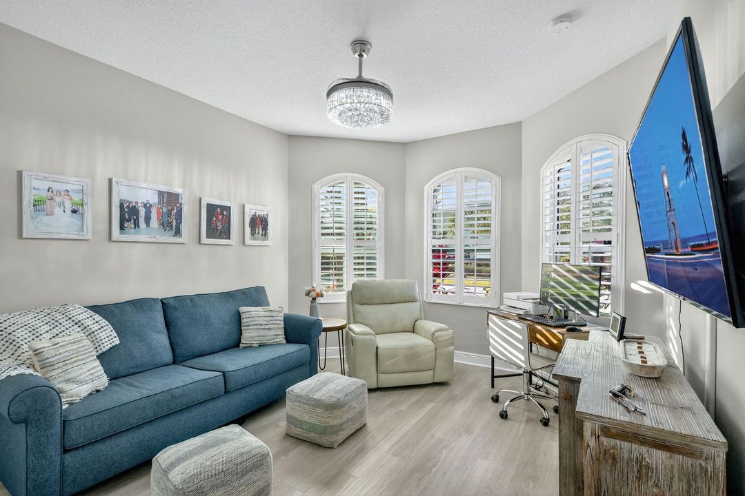 For Sale: $389,900 (3 beds, 2 baths, 1862 Square Feet)