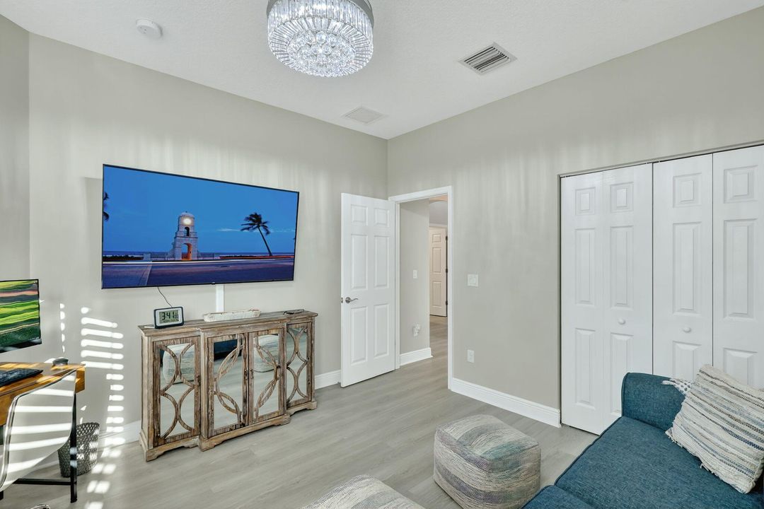 For Sale: $389,900 (3 beds, 2 baths, 1862 Square Feet)