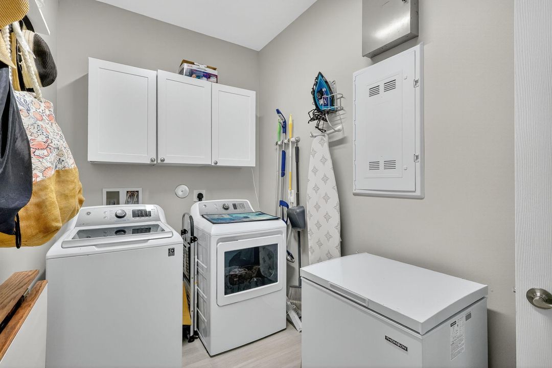 For Sale: $389,900 (3 beds, 2 baths, 1862 Square Feet)