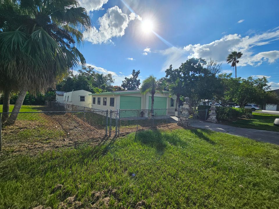 For Sale: $165,000 (2 beds, 2 baths, 768 Square Feet)