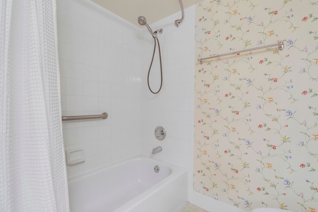 待售: $365,000 (2 贝兹, 2 浴室, 991 平方英尺)