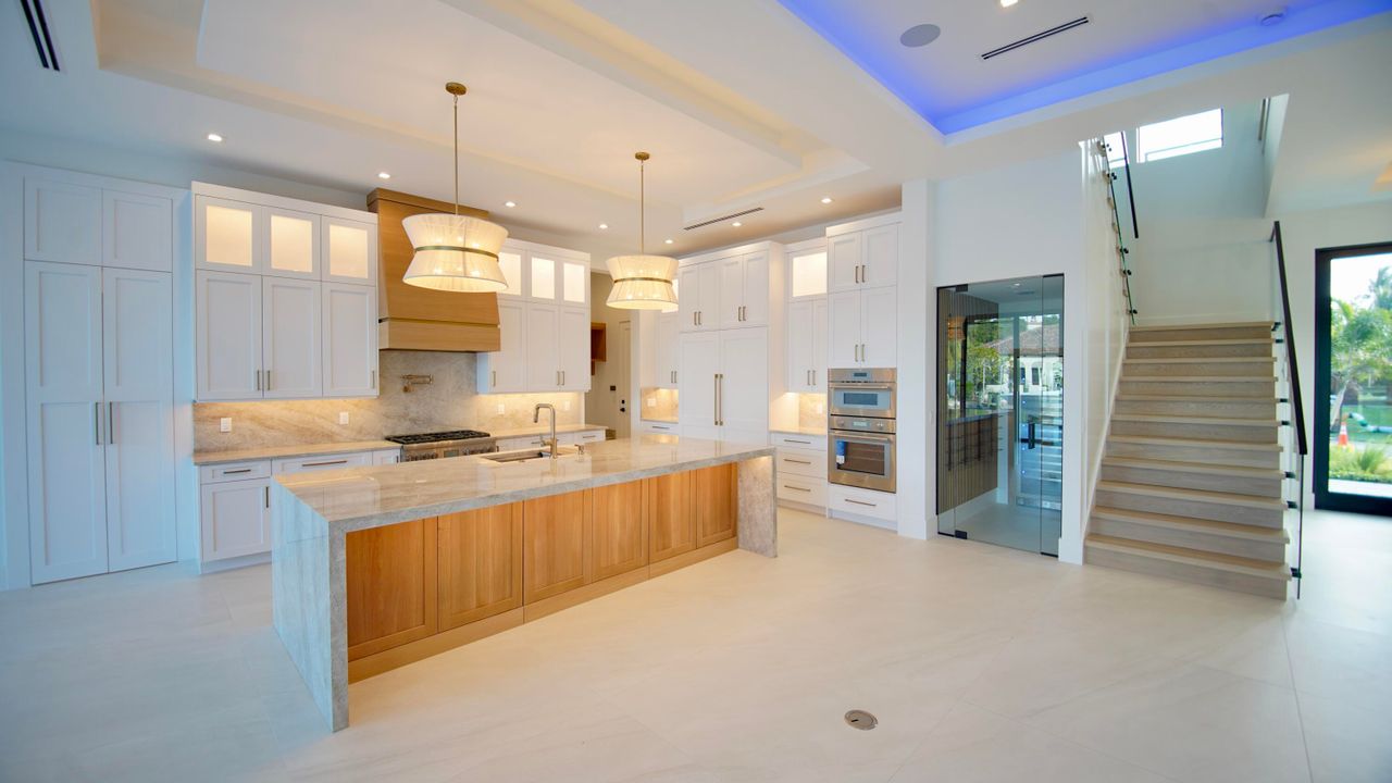 For Sale: $7,500,000 (5 beds, 6 baths, 5020 Square Feet)