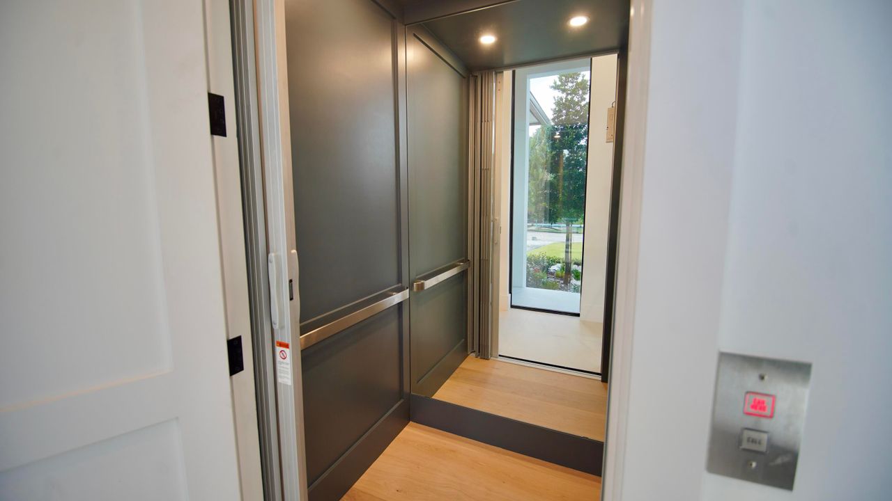 For Sale: $7,500,000 (5 beds, 6 baths, 5020 Square Feet)