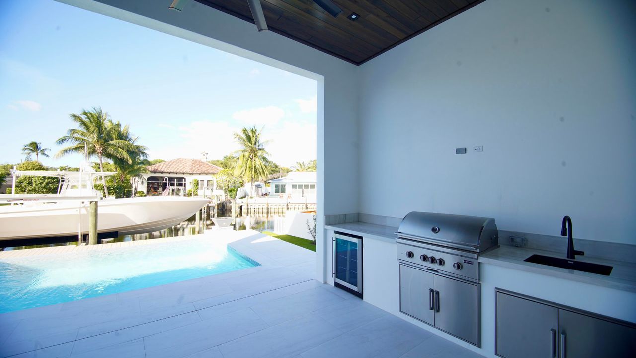 For Sale: $7,500,000 (5 beds, 6 baths, 5020 Square Feet)