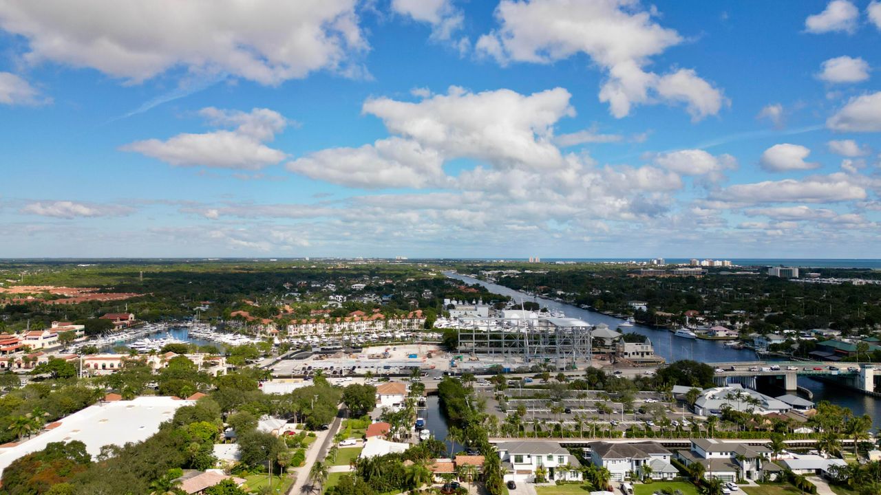 For Sale: $7,500,000 (5 beds, 6 baths, 5020 Square Feet)