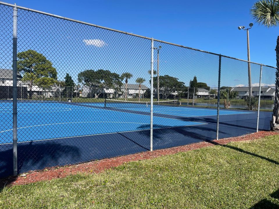 На продажу: $280,000 (2 спален, 2 ванн, 1260 Квадратных фут)