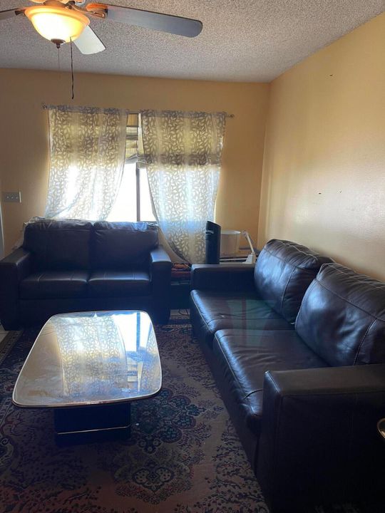 На продажу: $280,000 (2 спален, 2 ванн, 1260 Квадратных фут)