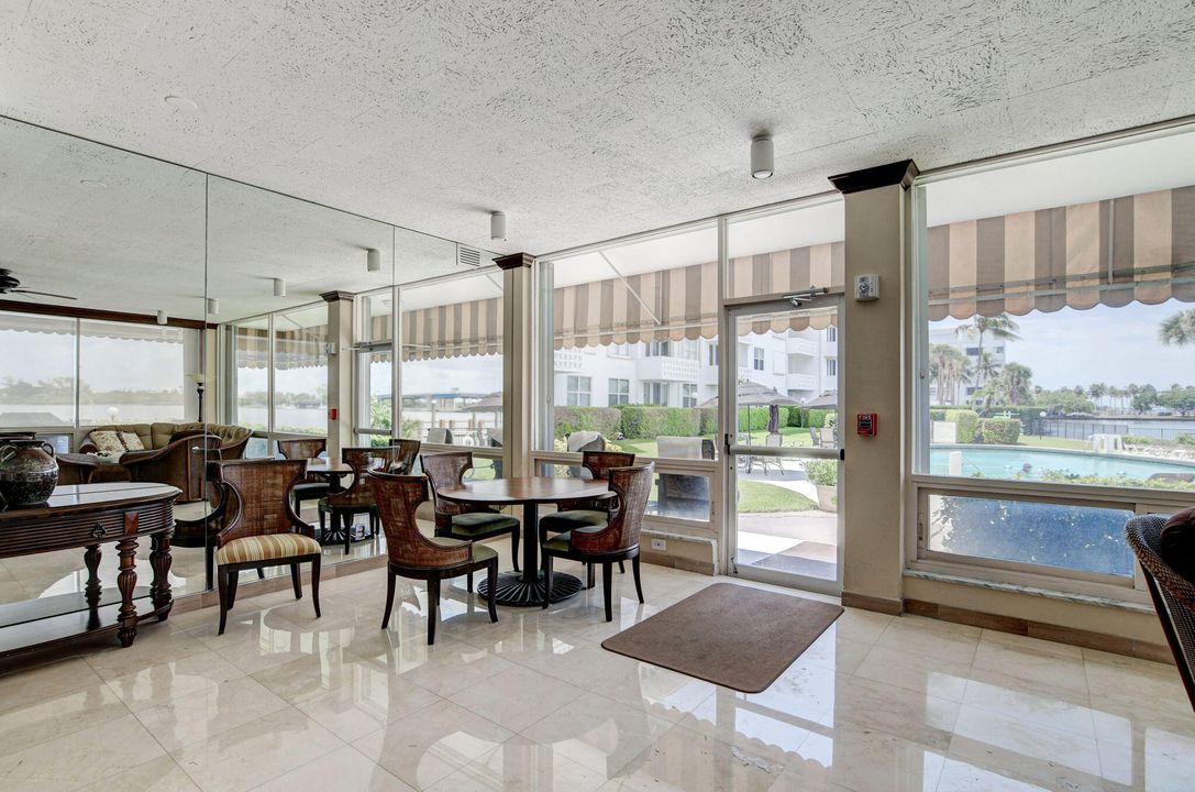 For Rent: $5,000 (1 beds, 1 baths, 724 Square Feet)