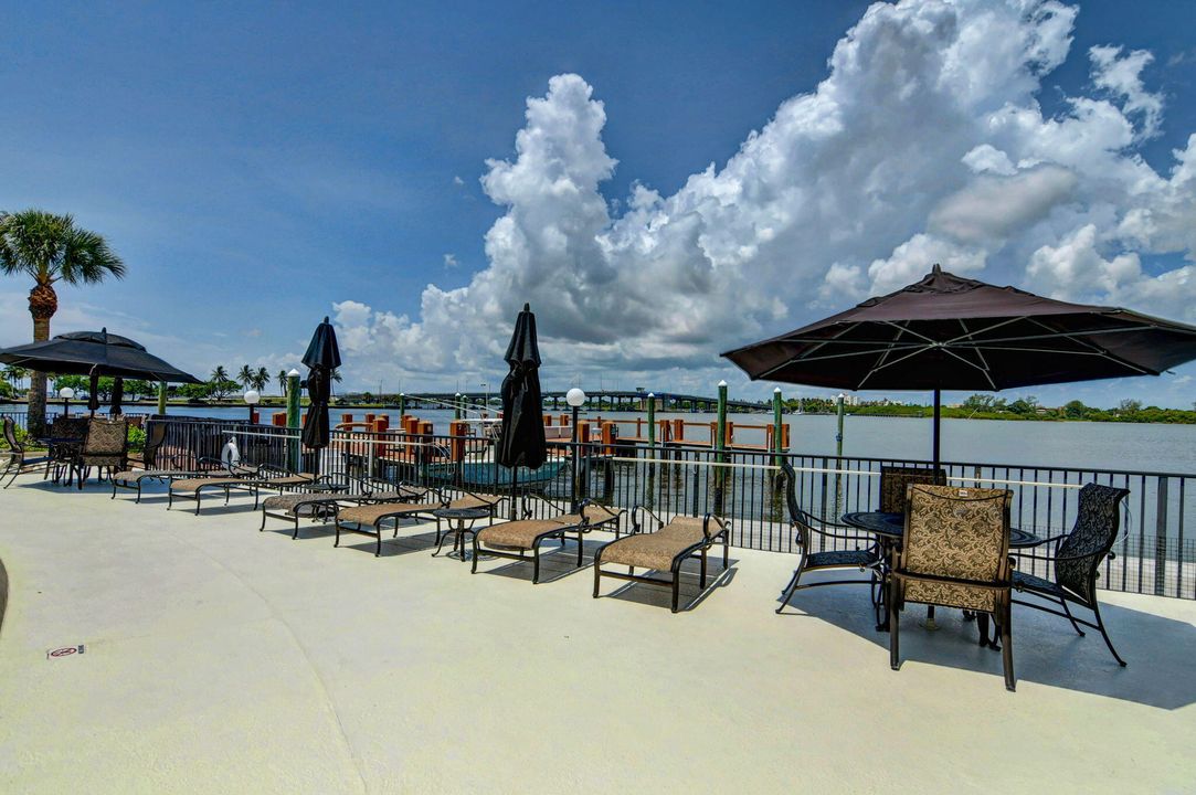 For Rent: $5,000 (1 beds, 1 baths, 724 Square Feet)