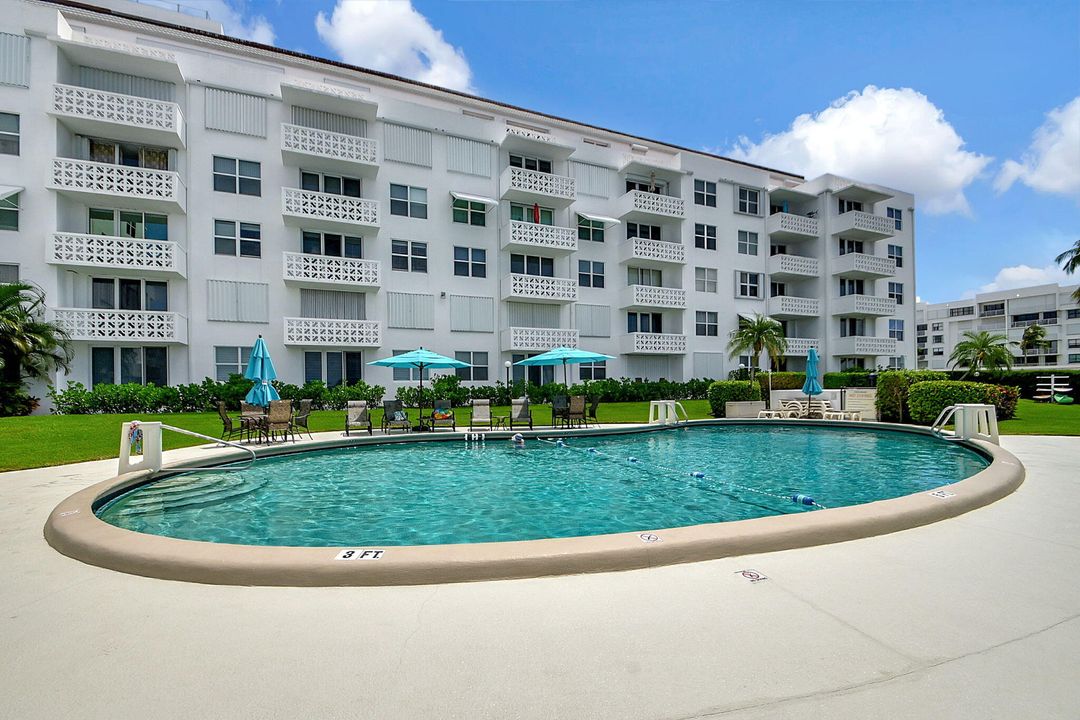 For Rent: $5,000 (1 beds, 1 baths, 724 Square Feet)