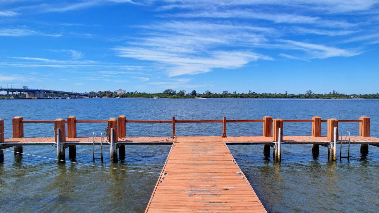 For Rent: $5,000 (1 beds, 1 baths, 724 Square Feet)