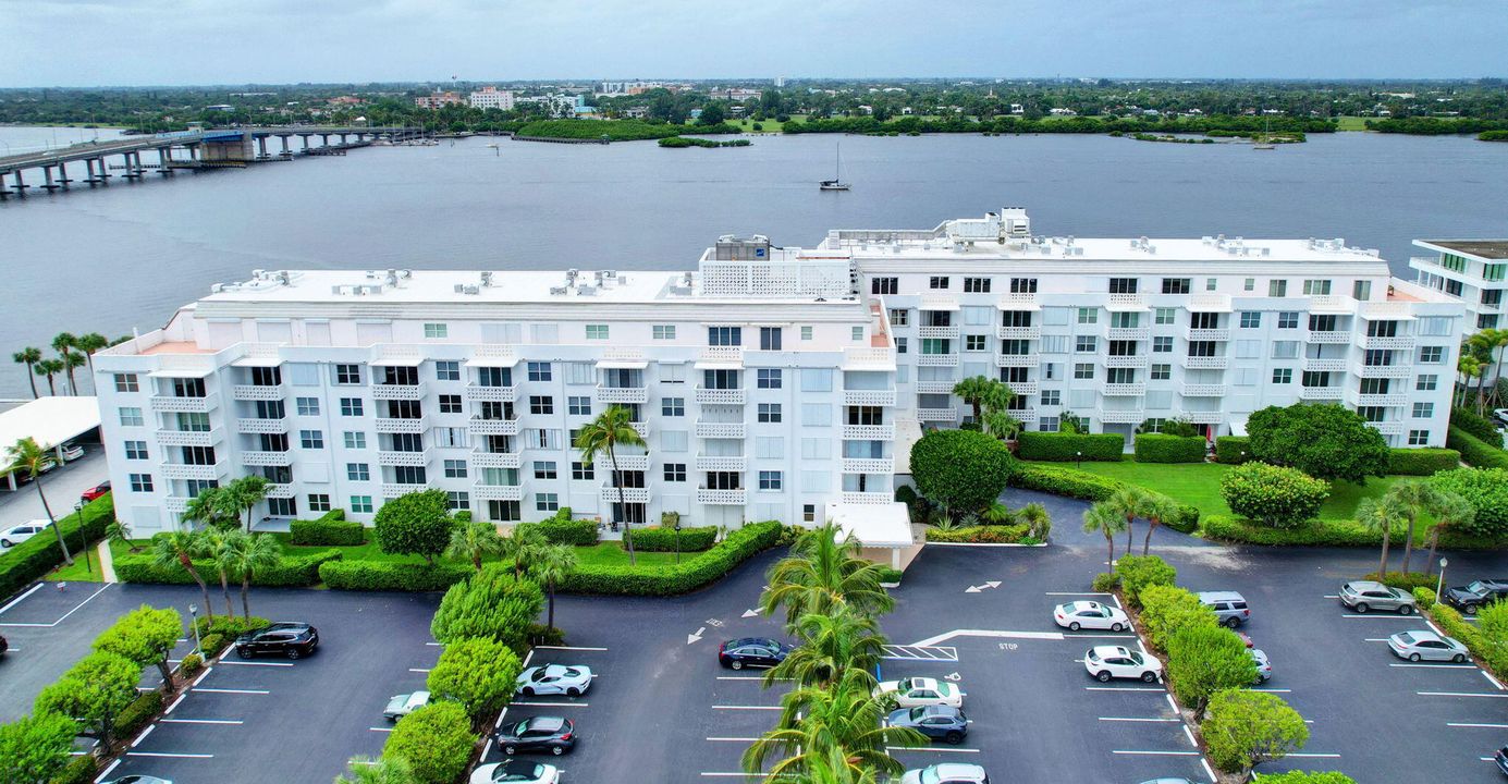 For Rent: $5,000 (1 beds, 1 baths, 724 Square Feet)