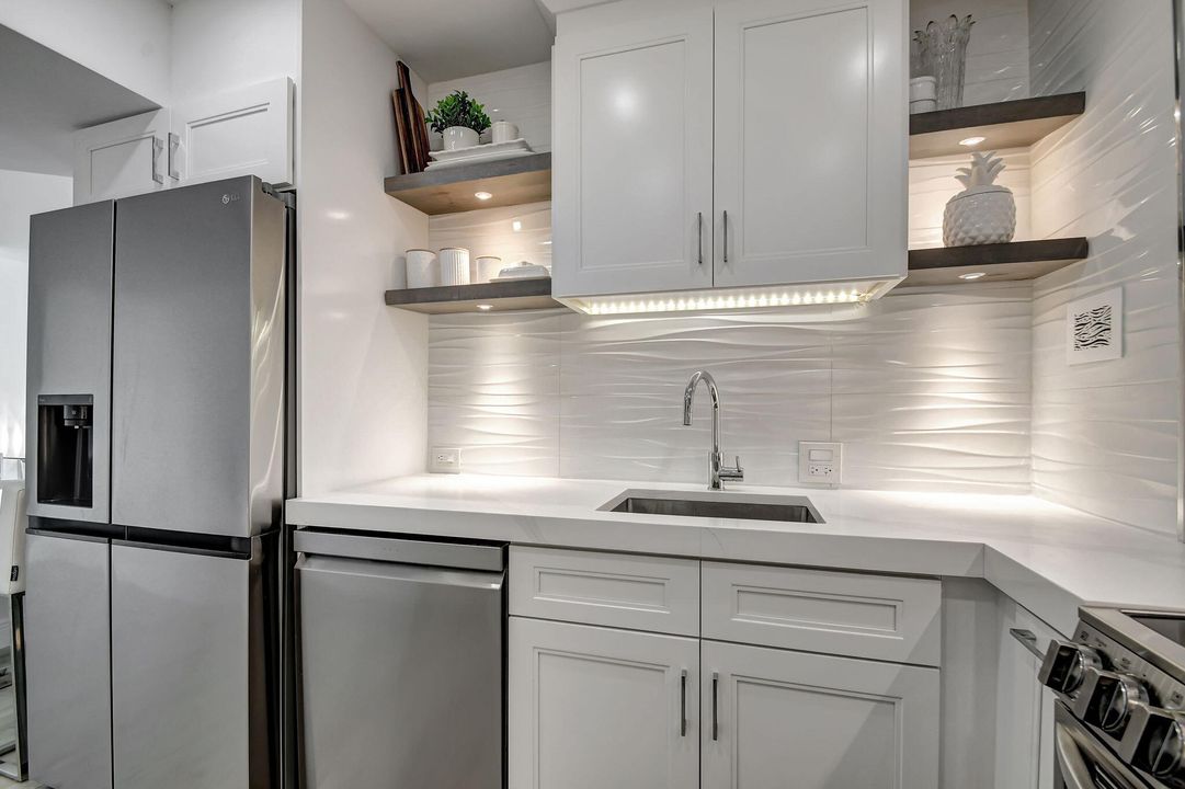 For Rent: $5,000 (1 beds, 1 baths, 724 Square Feet)