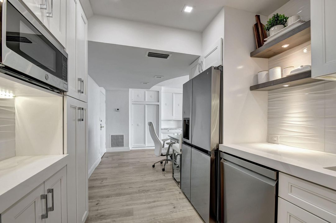 For Rent: $5,000 (1 beds, 1 baths, 724 Square Feet)