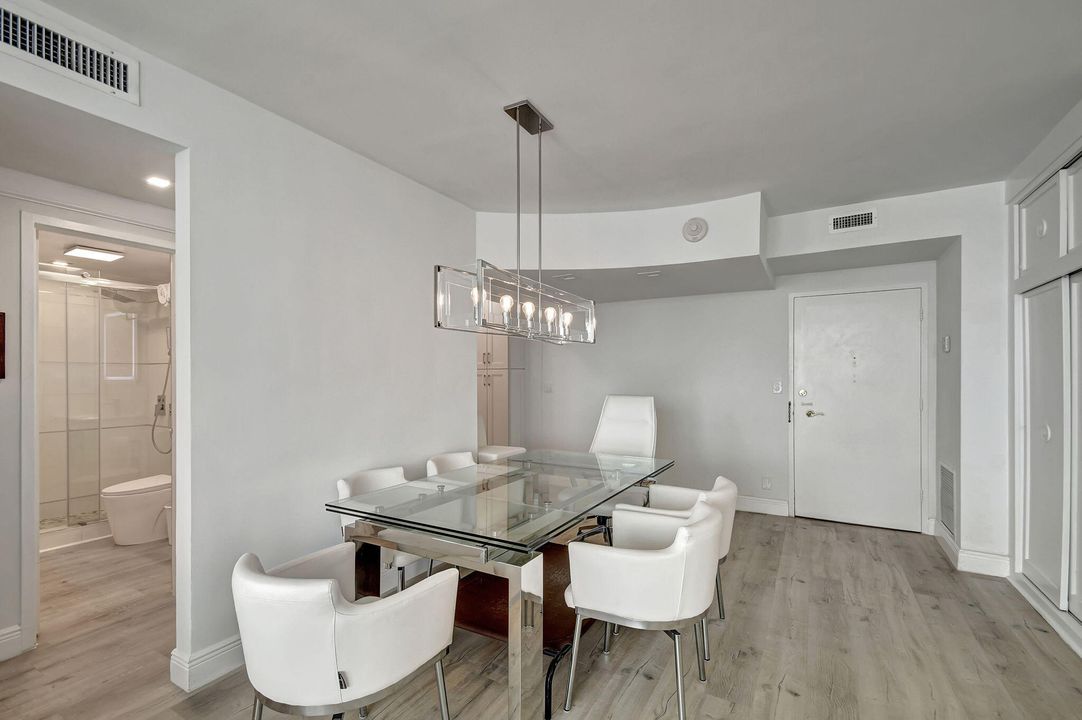 For Rent: $5,000 (1 beds, 1 baths, 724 Square Feet)