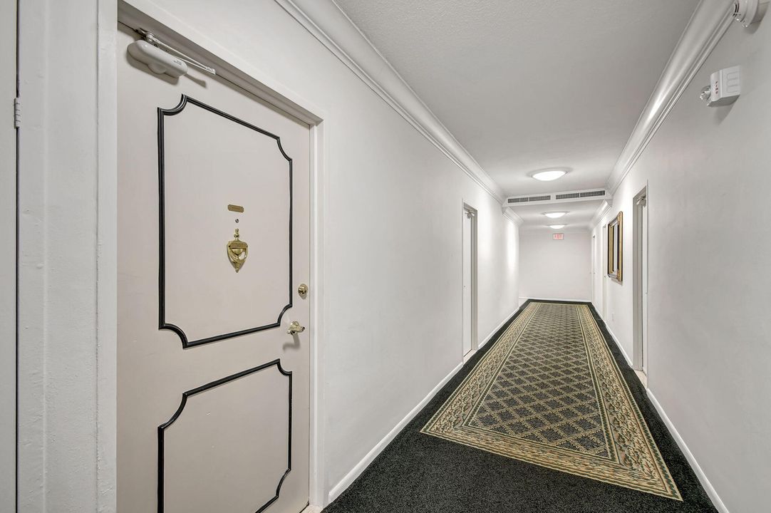 For Rent: $5,000 (1 beds, 1 baths, 724 Square Feet)