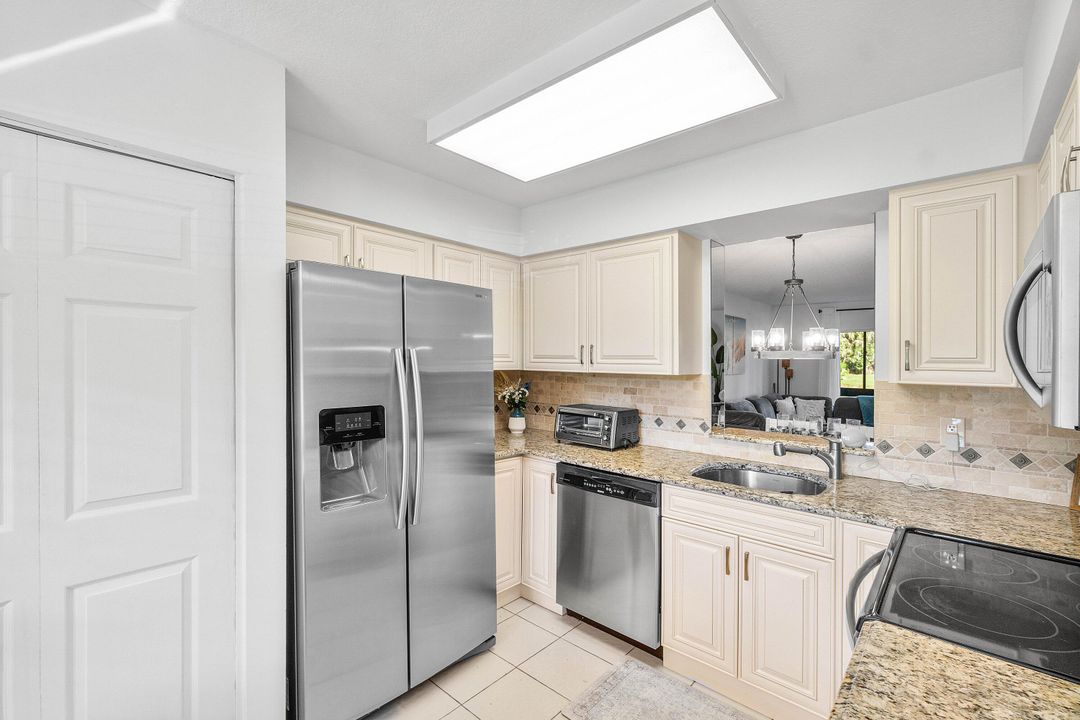 For Rent: $4,000 (2 beds, 2 baths, 1080 Square Feet)