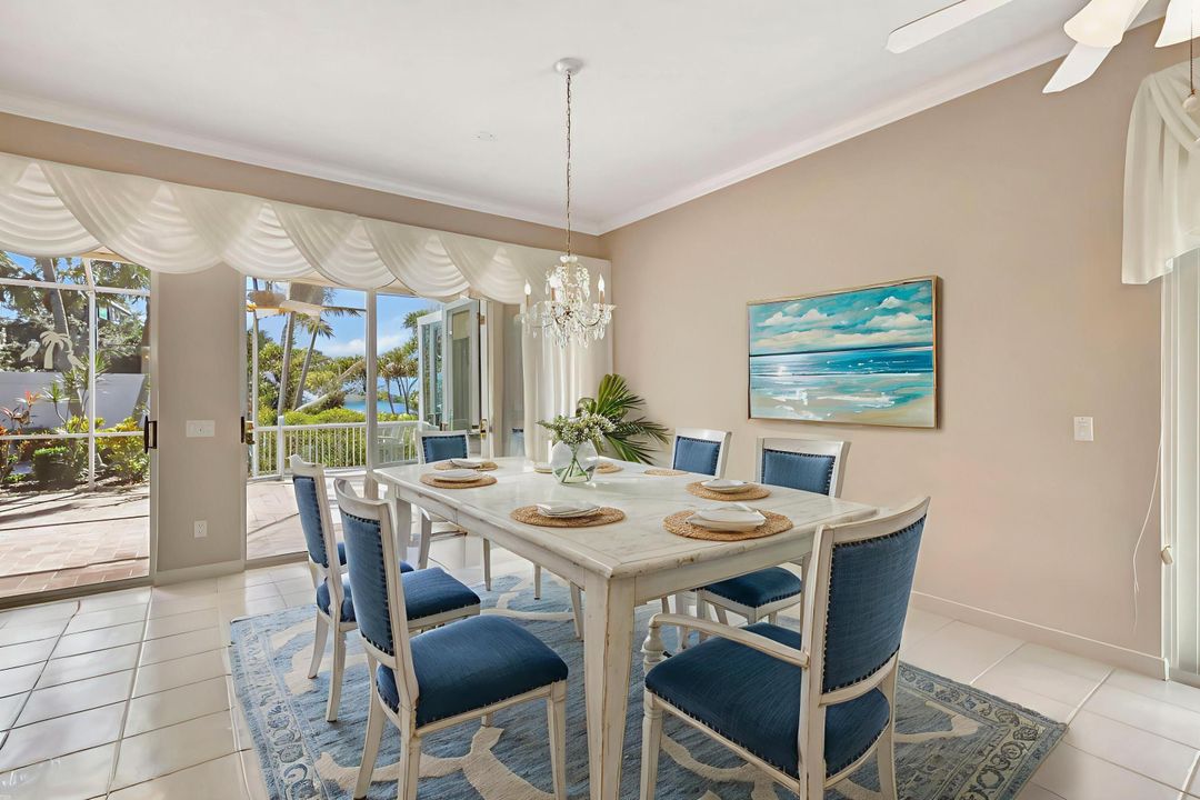 Activo con contrato: $699,000 (3 camas, 3 baños, 2024 Pies cuadrados)