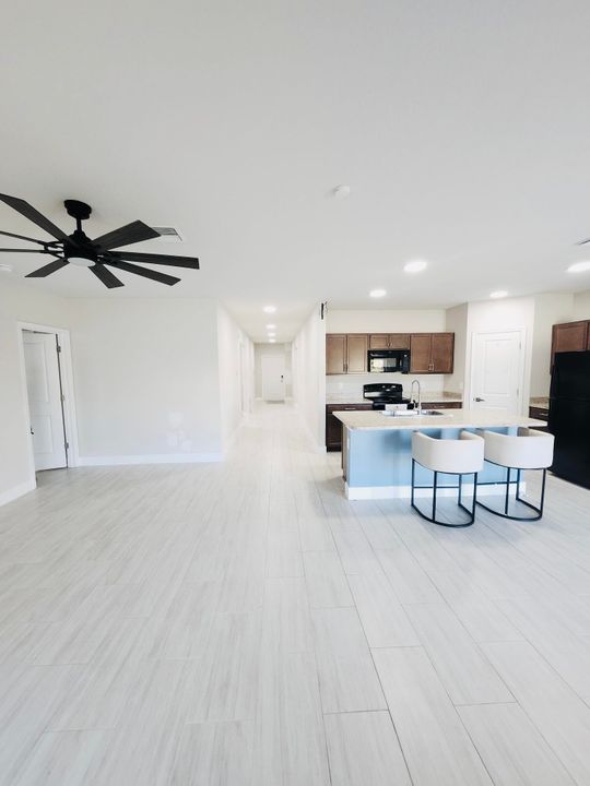 For Sale: $379,900 (4 beds, 2 baths, 1715 Square Feet)