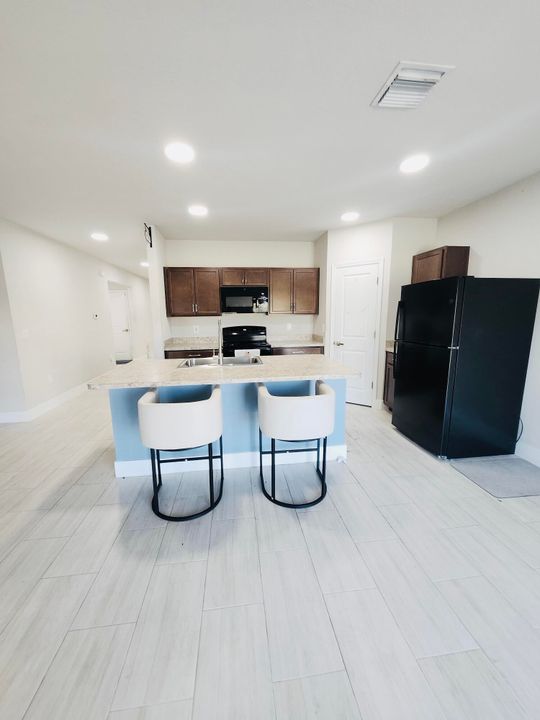 For Sale: $379,900 (4 beds, 2 baths, 1715 Square Feet)