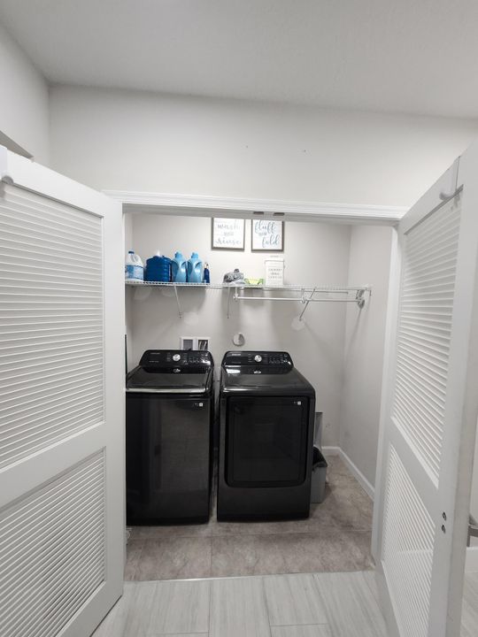 For Sale: $379,900 (4 beds, 2 baths, 1715 Square Feet)