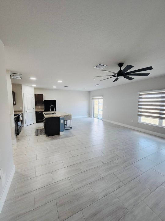 For Sale: $379,900 (4 beds, 2 baths, 1715 Square Feet)