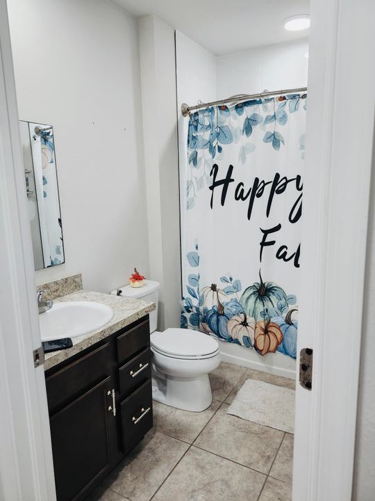 For Sale: $379,900 (4 beds, 2 baths, 1715 Square Feet)