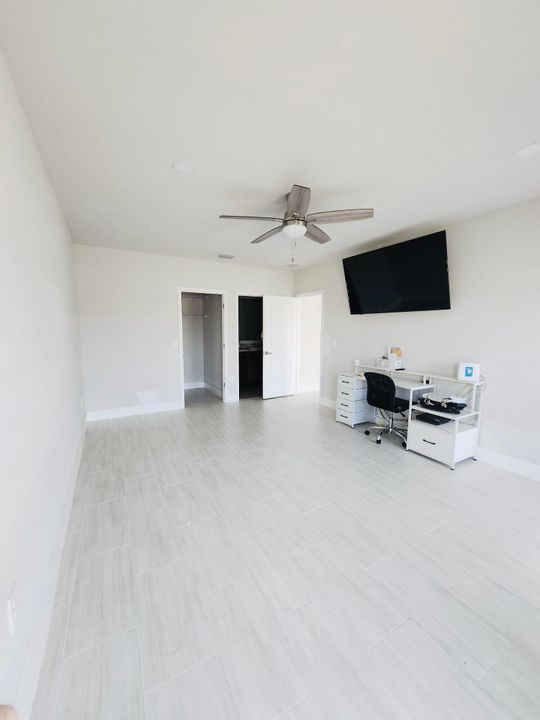 For Sale: $379,900 (4 beds, 2 baths, 1715 Square Feet)