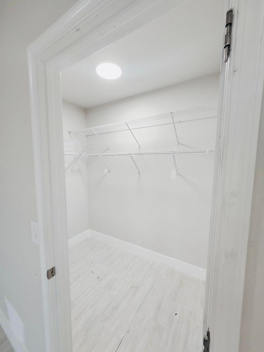 For Sale: $379,900 (4 beds, 2 baths, 1715 Square Feet)