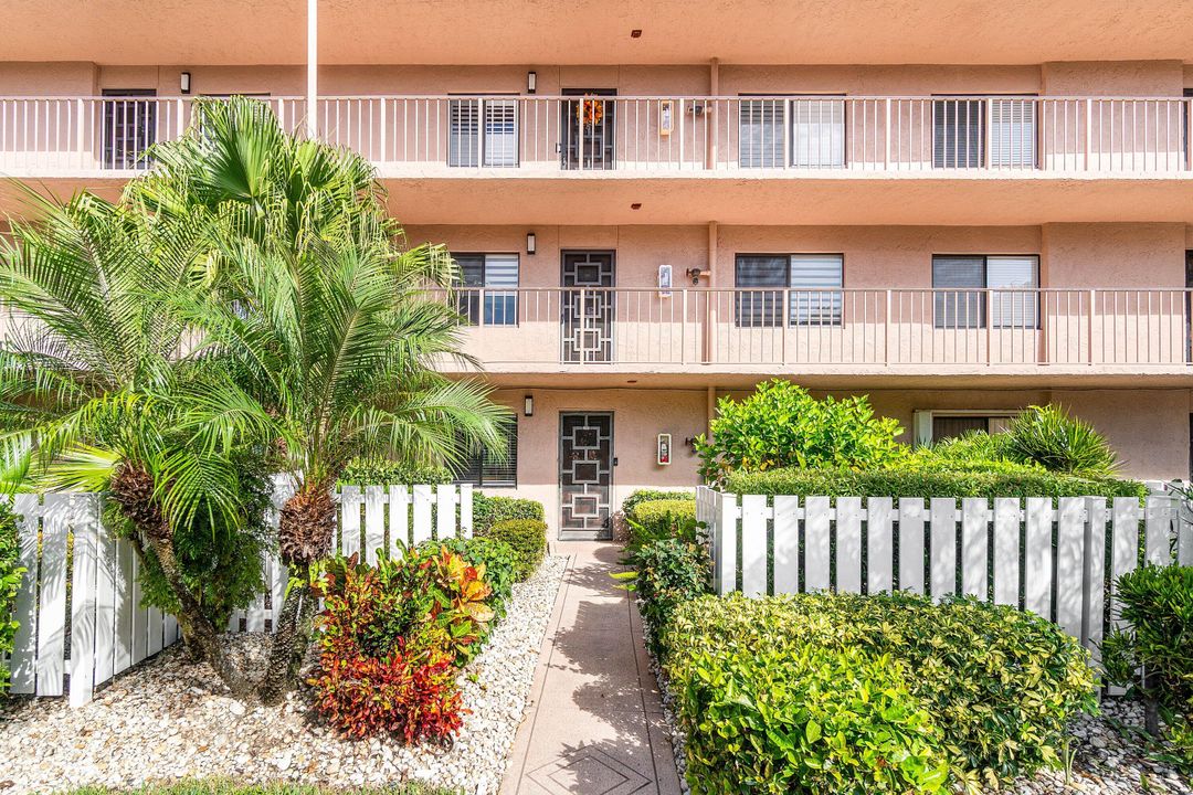 For Rent: $4,000 (2 beds, 2 baths, 1080 Square Feet)