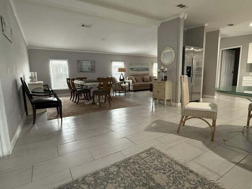 待售: $99,000 (2 贝兹, 1 浴室, 1400 平方英尺)