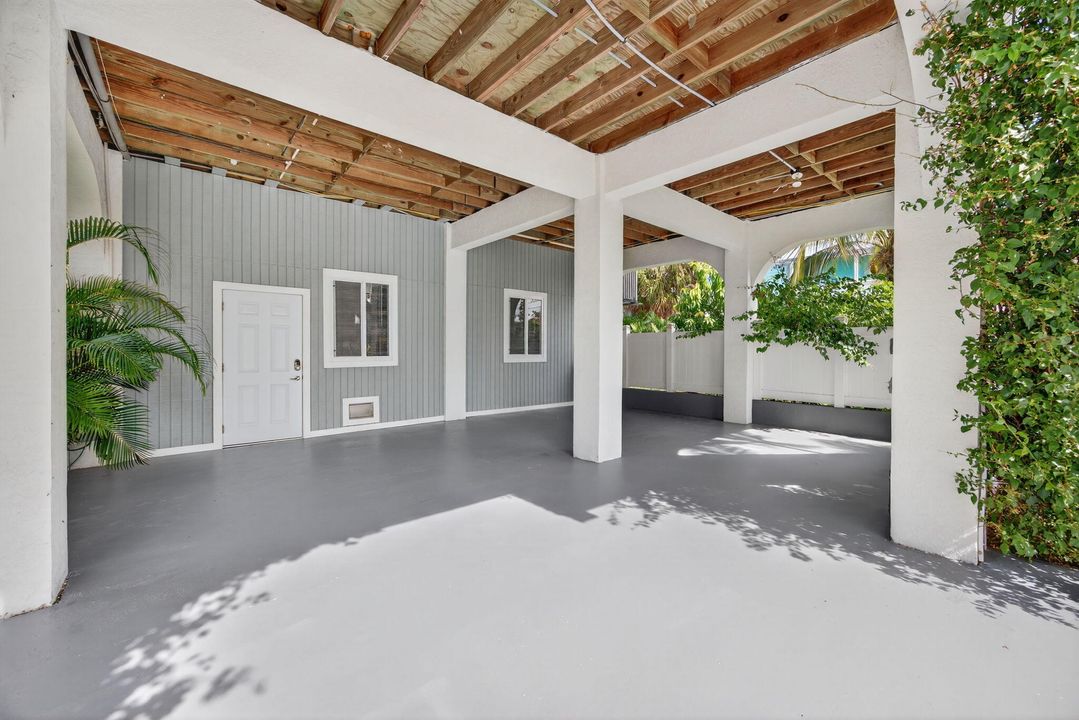 For Sale: $1,900,000 (4 beds, 2 baths, 1994 Square Feet)