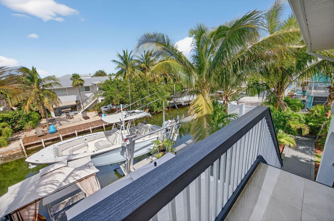 For Sale: $1,900,000 (4 beds, 2 baths, 1994 Square Feet)