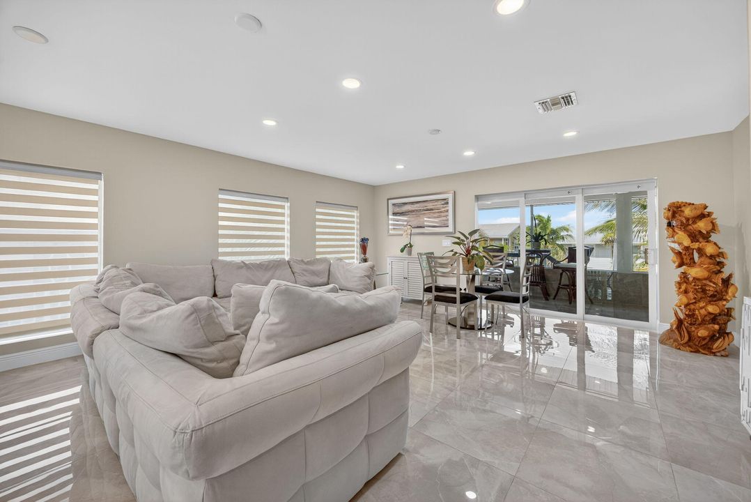 For Sale: $1,900,000 (4 beds, 2 baths, 1994 Square Feet)