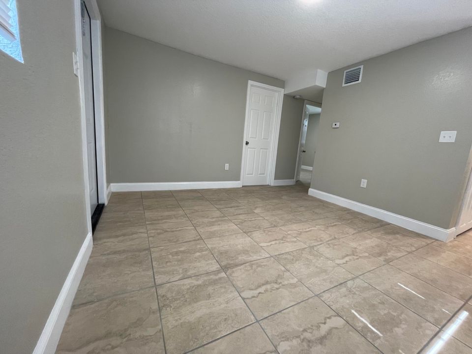 For Rent: $1,400 (2 beds, 1 baths, 576 Square Feet)