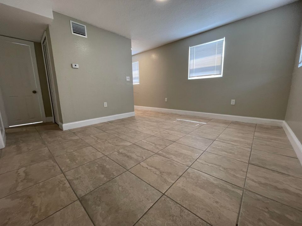 For Rent: $1,400 (2 beds, 1 baths, 576 Square Feet)